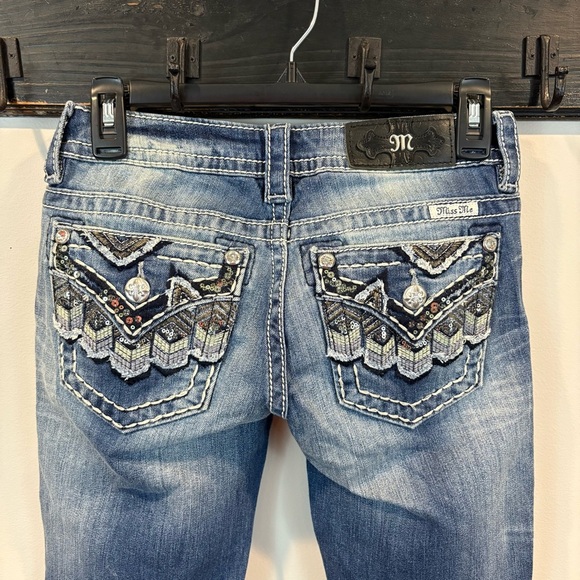 Miss Me Embroidered Sequin Rhinestone Distressed Style Skinny Jeans Size 25 - Picture 1 of 11